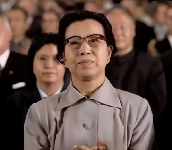 AG·真人(官方)网址 江青诱捕秦桂贞，昔日恩东谈主以仇相报